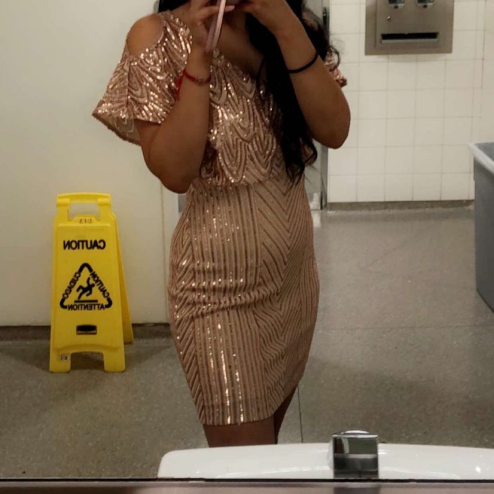 Classy gold/rose gold sequins midi dress.